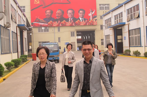 �й��ζ��^(q��)ί�y(t��ng)��(zh��n)�������L(zh��ng)���й��ζ��^(q��)����(li��n)�h�M��ӛ��N(y��n)��Ůʿ���ҏS�����L(zh��ng)������ͬ��ҕ���������