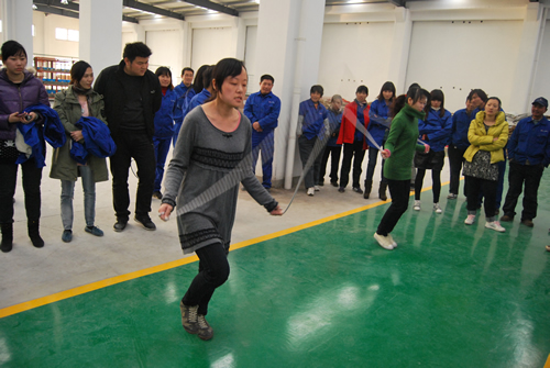 上海滬工閥門廠第二屆職工運(yùn)動會女子跳繩比賽(圖10)