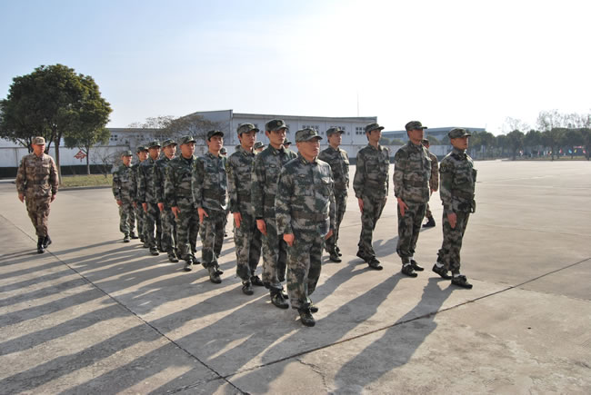 在訓練基地里開展訓練圖(4)