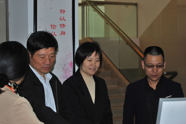 嘉定區社工委書記葛影敏視察滬工閥門(1)