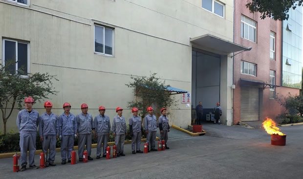 上海滬工閥門廠組織開展消防演練與安全大檢查活動(dòng)(圖1)