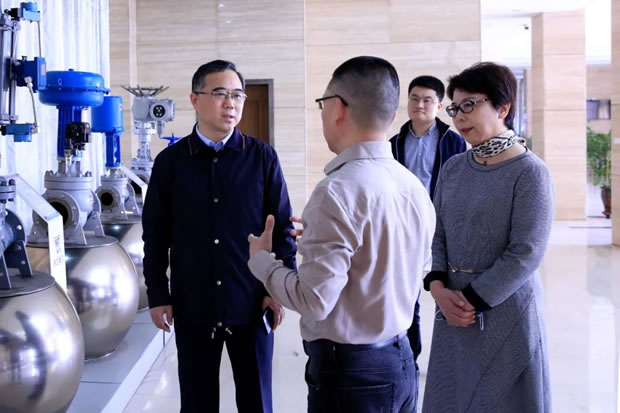 嘉定區(qū)委常委、組織部部長(zhǎng)姚衛(wèi)華蒞臨上海滬工閥門(mén)廠(集團(tuán))有限公司開(kāi)展走訪調(diào)研工作(圖1)