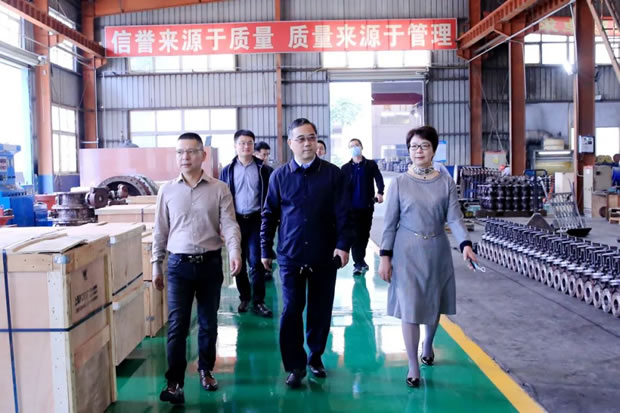 嘉定區(qū)委常委、組織部部長(zhǎng)姚衛(wèi)華蒞臨上海滬工閥門(mén)廠(集團(tuán))有限公司開(kāi)展走訪調(diào)研工作(圖2)