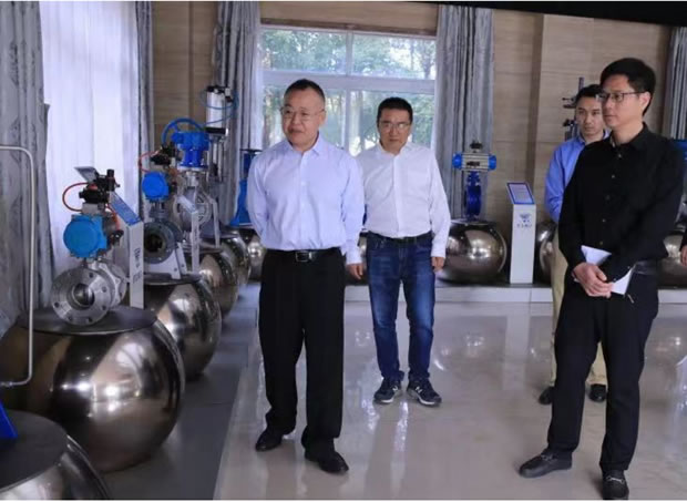 嘉定區經委領導實地調研上海滬工閥門廠(圖2)